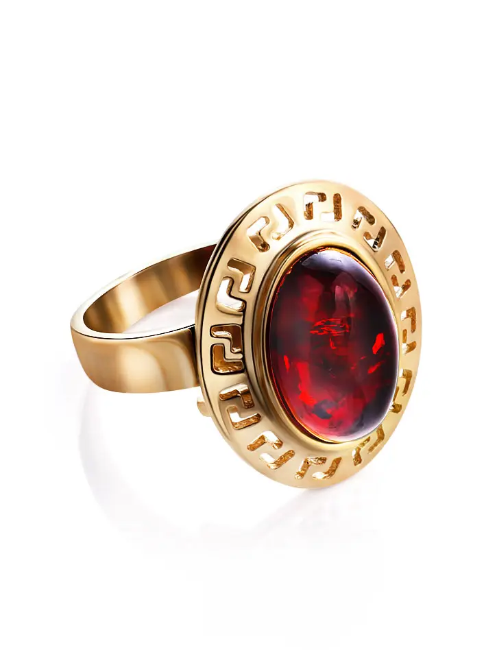 картинка Кольцо из позолоченного серебра с натуральным янтарём вишнёвого цвета «Эллада» в онлайн магазине