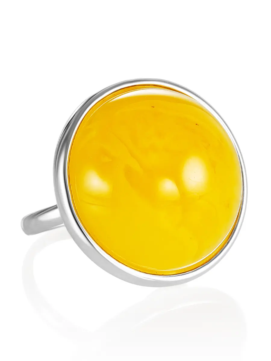 картинка Эффектное серебряное кольцо с вставкой из яркого медового янтаря «Глянец» в онлайн магазине