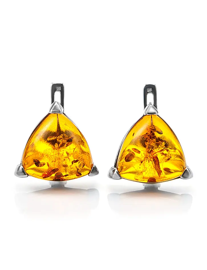 картинка Серебряные серьги, украшенные натуральным коньячным янтарём «Треугольник» в онлайн магазине