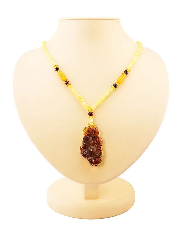 картинка Потрясающее ожерелье-камея из натурального балтийского янтаря «Цветок на медовых шарах» в онлайн магазине