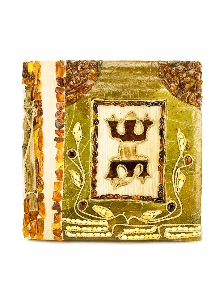 картинка Небольшой фотоальбом из натуральной текстурированной бумаги в обложке из высушенных листьев, украшенной натуральным янтарем «Ящерица» в онлайн магазине