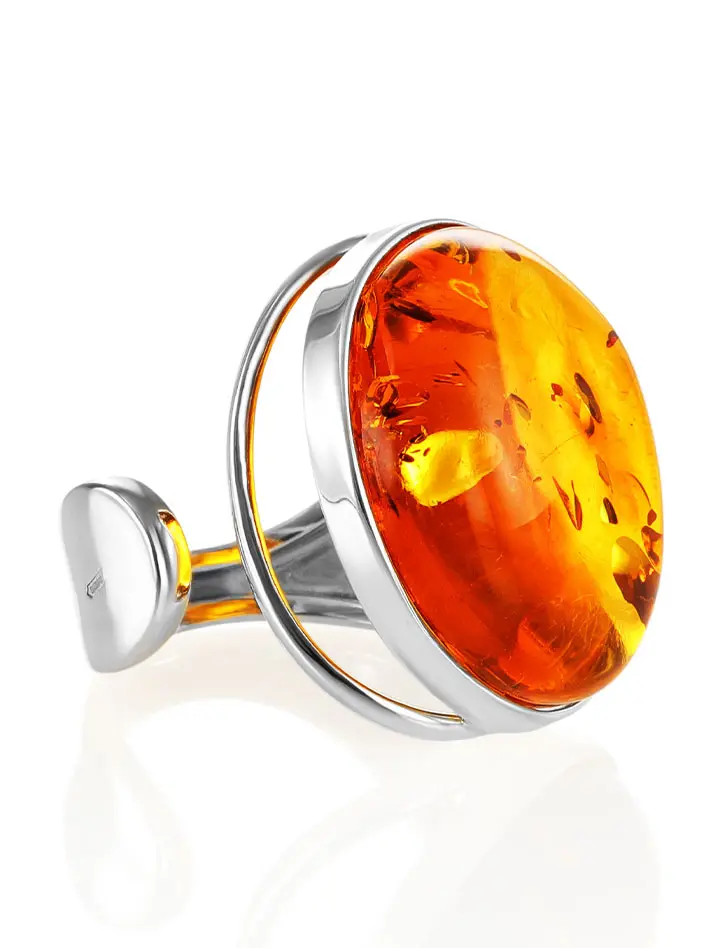 картинка Яркое серебряное кольцо с крупной вставкой из натурального коньячного янтаря «Глянец» в онлайн магазине