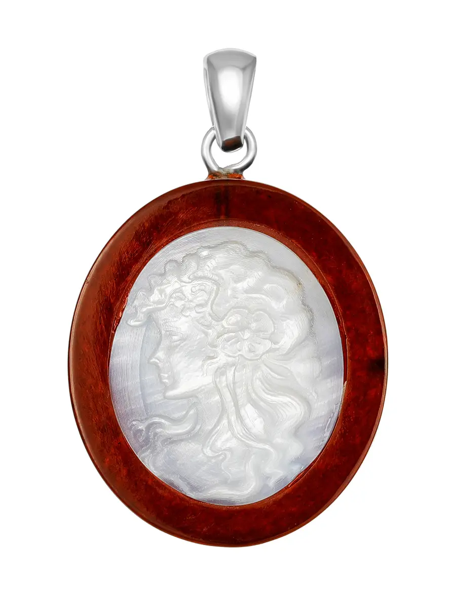 картинка Кулон с резьбой на перламутре в оправе из натурального янтаря «Элинор» в онлайн магазине