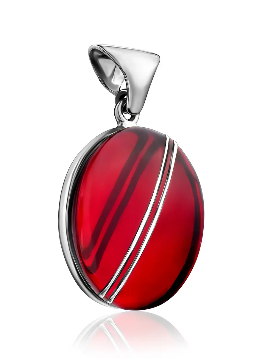 картинка Эффектный овальный кулон «Сангрил» из серебра с натуральным янтарём красного цвета в онлайн магазине