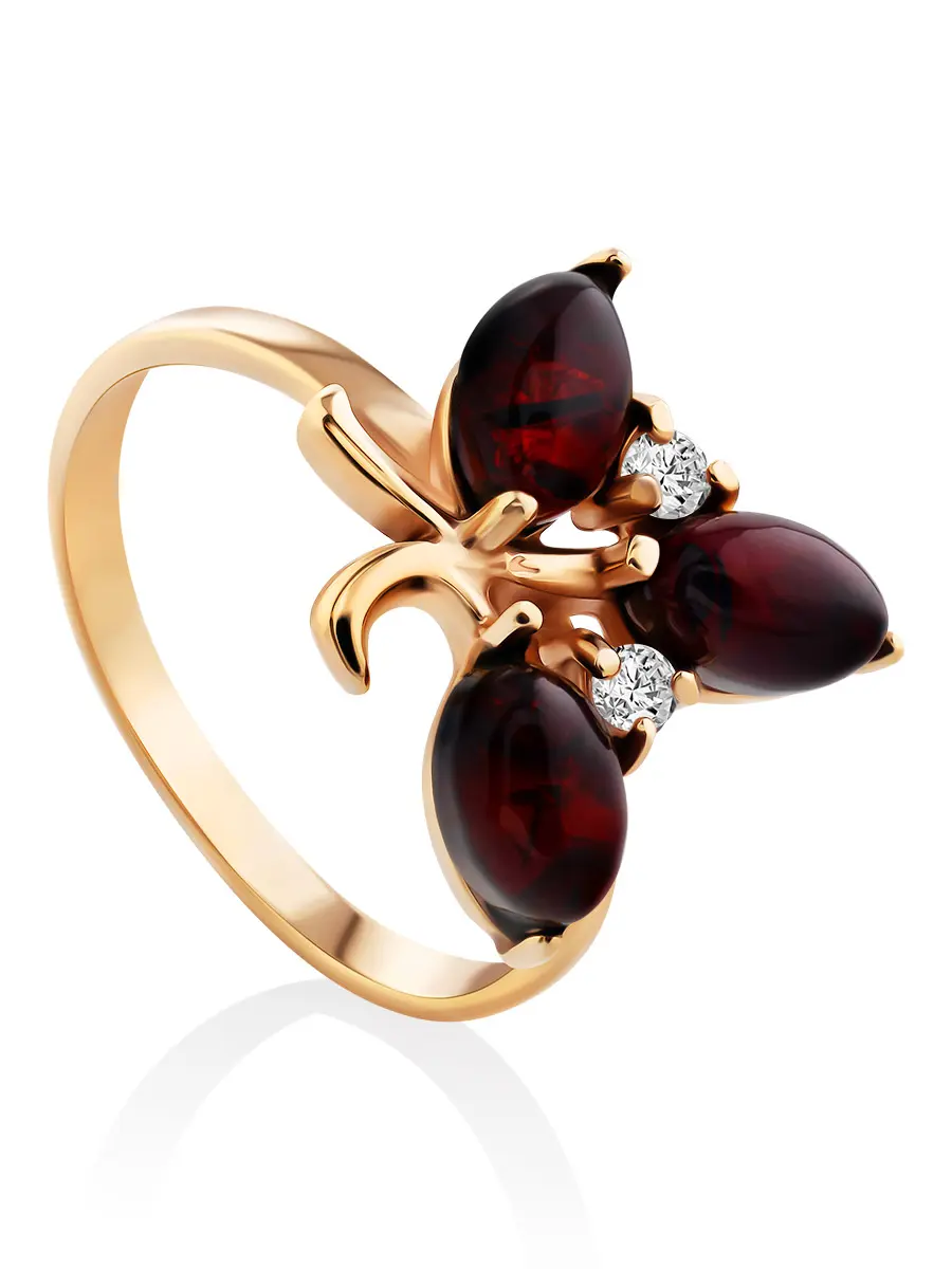 картинка Эффектное золочёное кольцо, украшенное натуральным янтарём вишнёвого цвета «Олеандр» в онлайн магазине