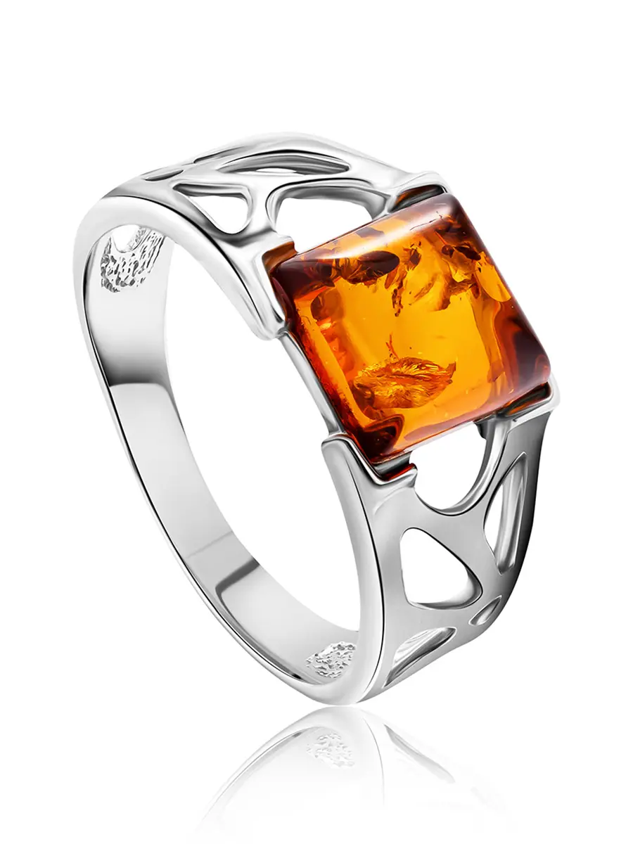 картинка Ажурный перстень из серебра, украшенный вставкой из натурального коньячного янтаря «Артемида» в онлайн магазине