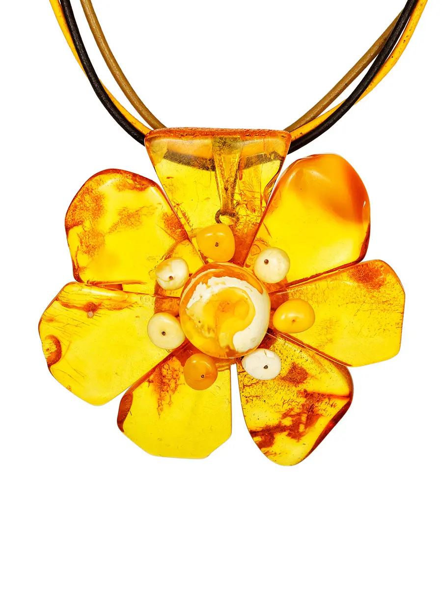 картинка Эффектное украшение-цветок из натурального янтаря на шнурке «Шиповник» в онлайн магазине