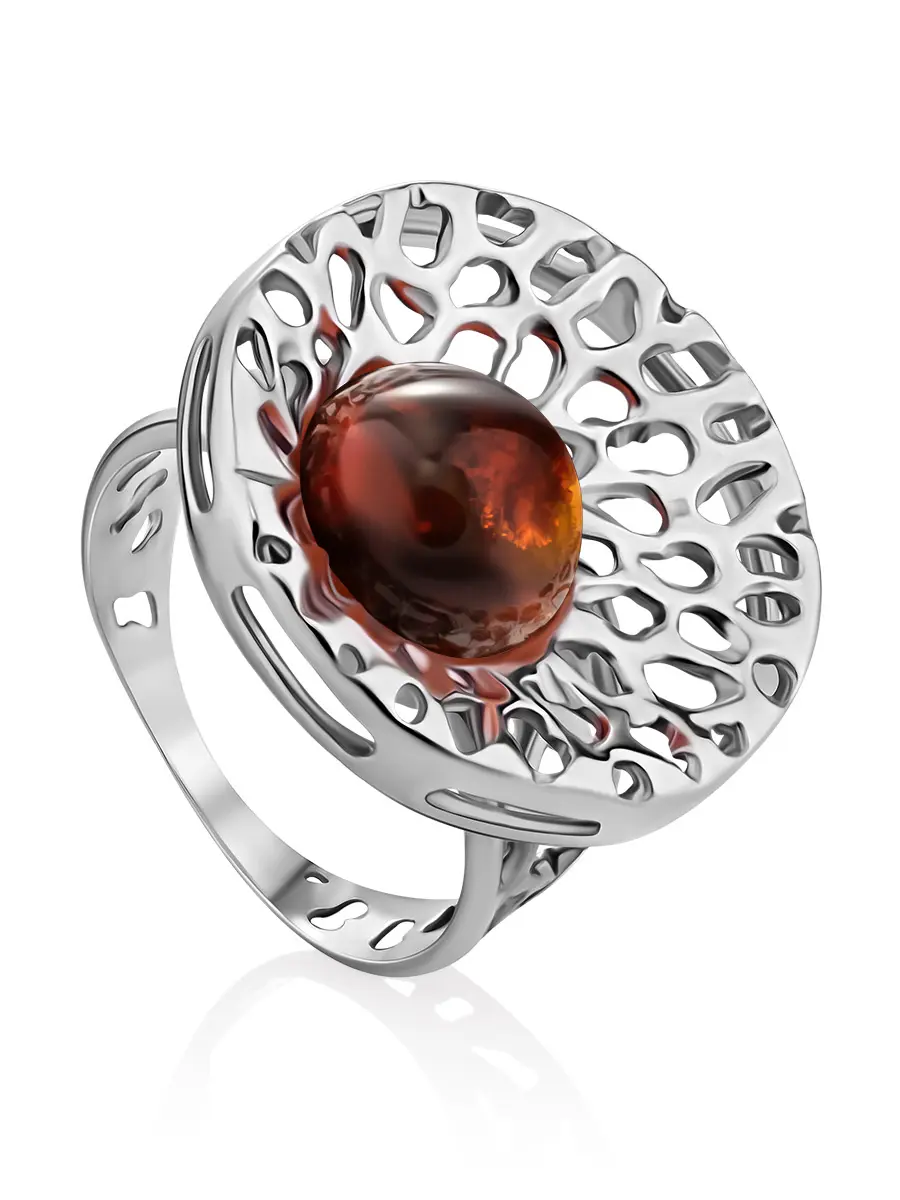 картинка Роскошное кольцо из ажурного серебра с круглой янтарной вставкой коньячного цвета «Венера» в онлайн магазине