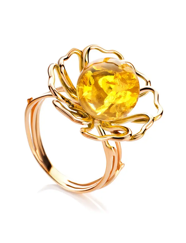картинка Яркое кольцо из золочённого серебра с янтарём лимонного цвета «Ромашка» в онлайн магазине