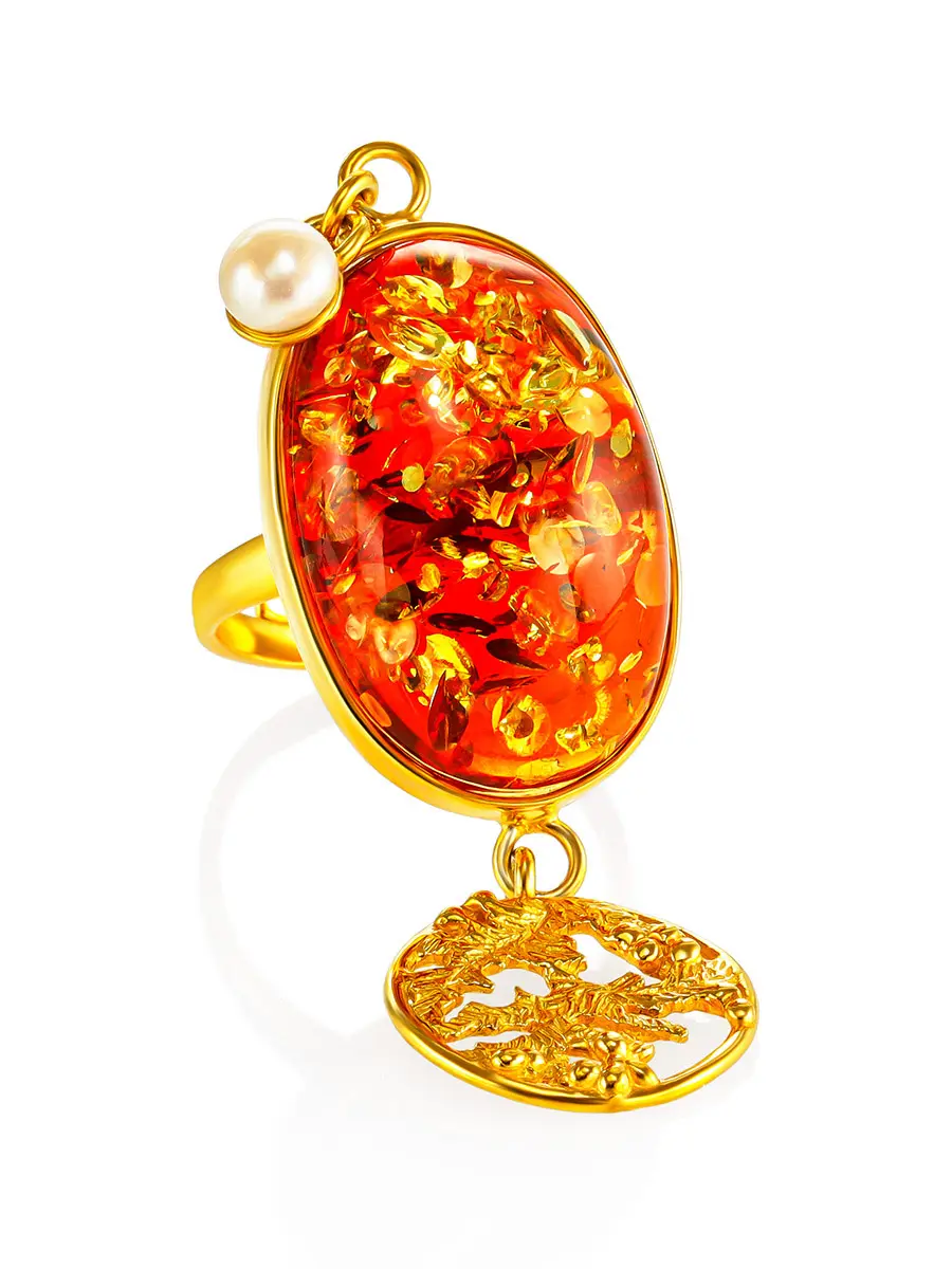 картинка Эффектное кольцо из красного янтаря с жемчугом «Версаль» в онлайн магазине