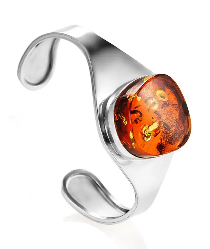 картинка Женственный серебряный браслет с янтарём чайного цвета «Глянец» в онлайн магазине