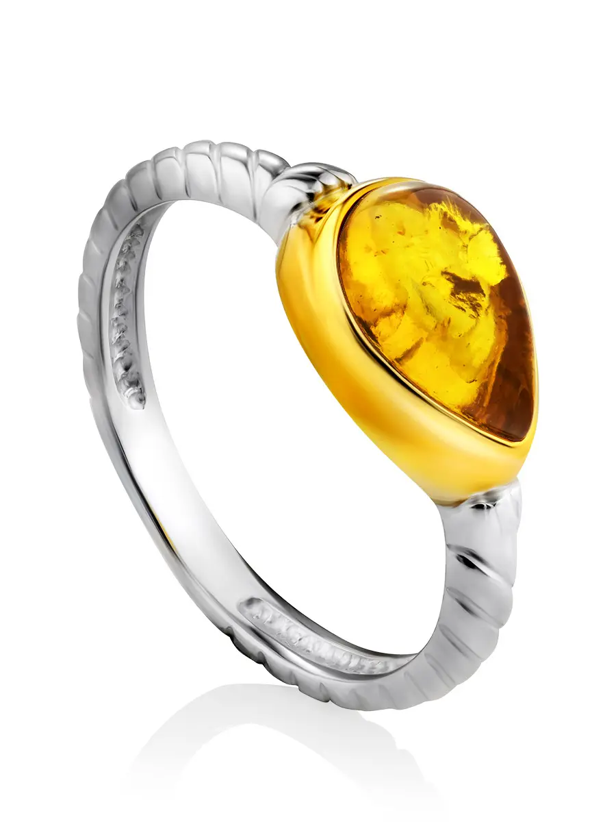 картинка Нежное тонкое кольцо из серебра с золочением, украшенное янтарём «Орфей» в онлайн магазине