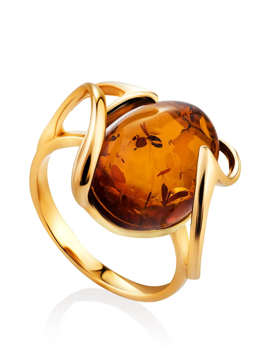 картинка Стильное кольцо «Палермо» из позолоченного серебра с коньячным янтарём в онлайн магазине