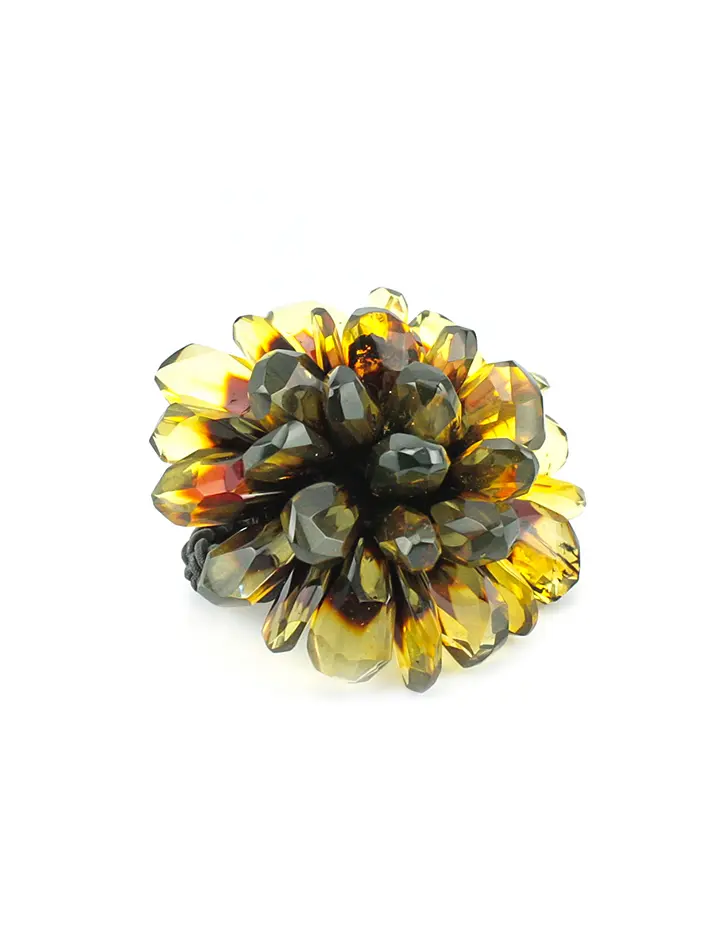 картинка Крупное нарядное кольцо из янтаря на текстильной петле «Хризантема алмазная»  в онлайн магазине