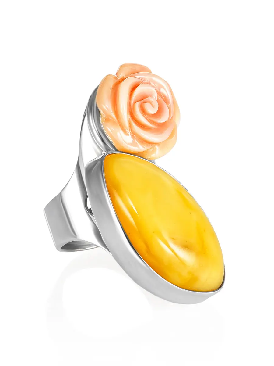 картинка Изысканное кольцо «Розамунда» из серебра с янтарем и стромбусом в онлайн магазине