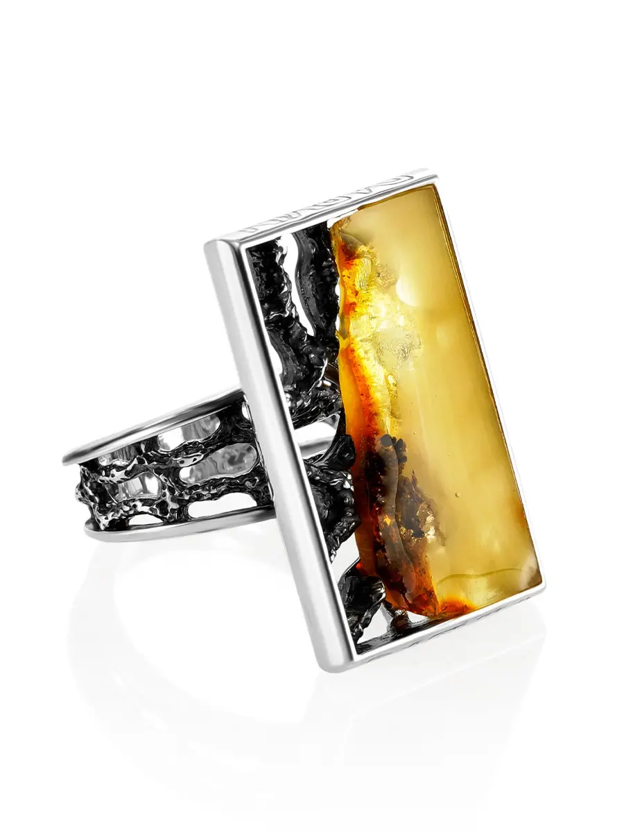 картинка Прямоугольное кольцо «Модерн» со вставкой полупрозрачного янтаря в онлайн магазине