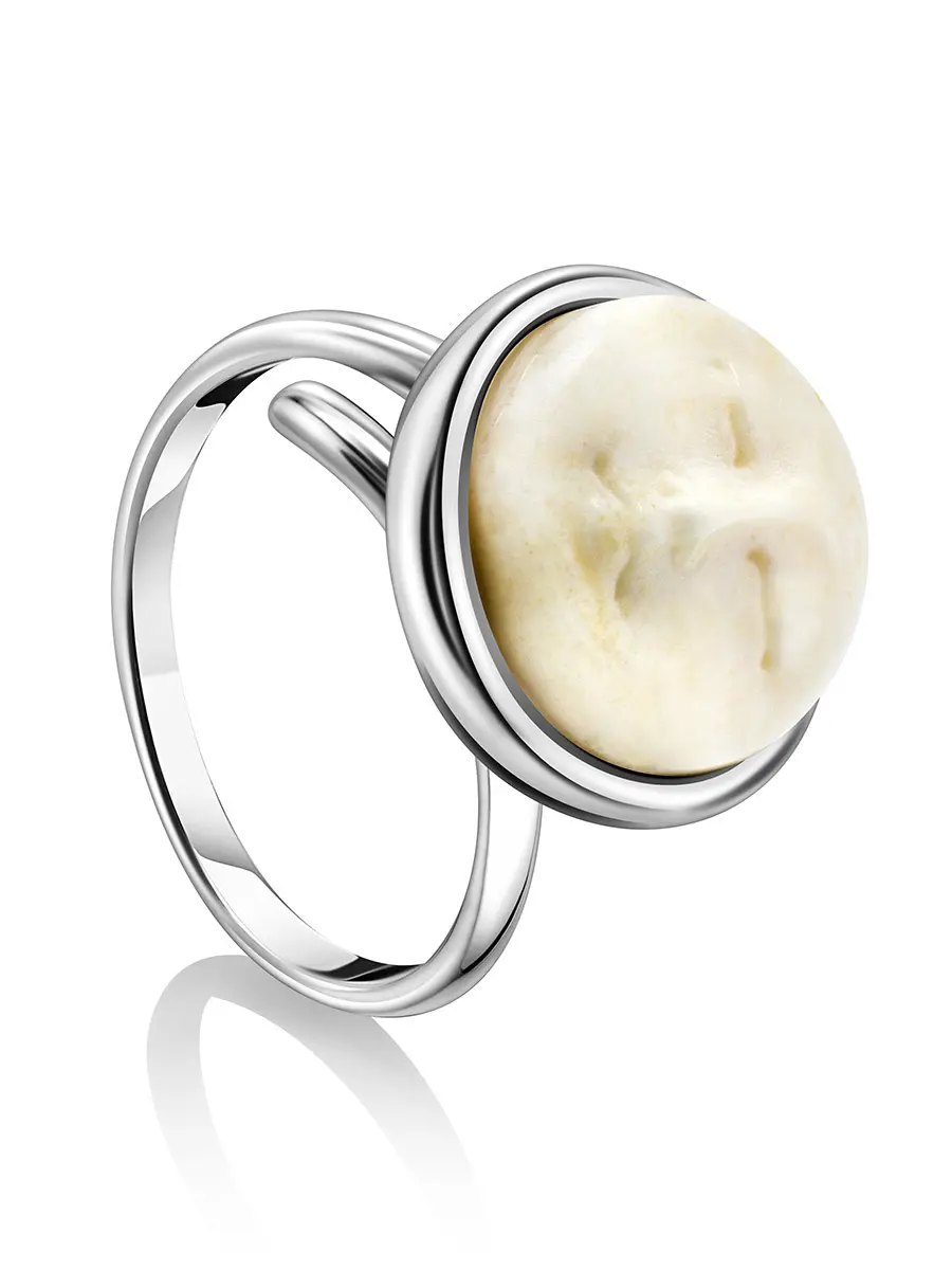 картинка Стильное кольцо «Луна» с резной вставкой из янтаря в онлайн магазине