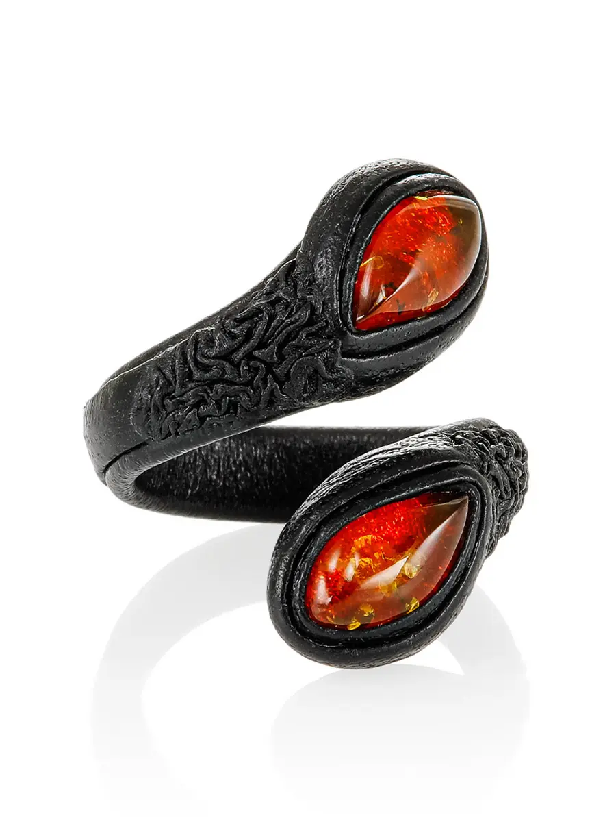 картинка Тонкое кольцо из кожи с вишнёвым янтарём «Змейка двойная» в онлайн магазине