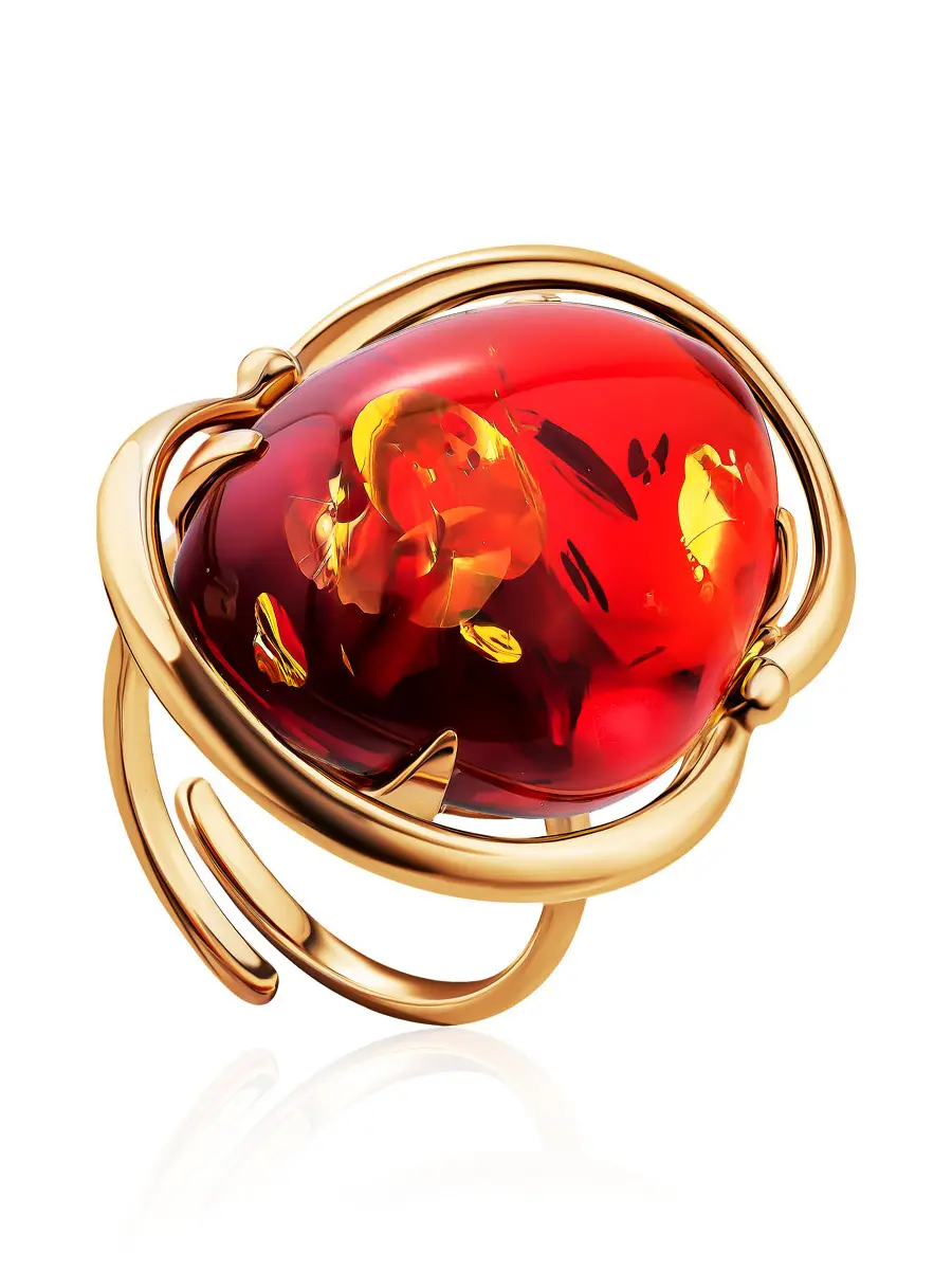 картинка Роскошное кольцо с красным янтарём в золочённой оправе «Лагуна» в онлайн магазине
