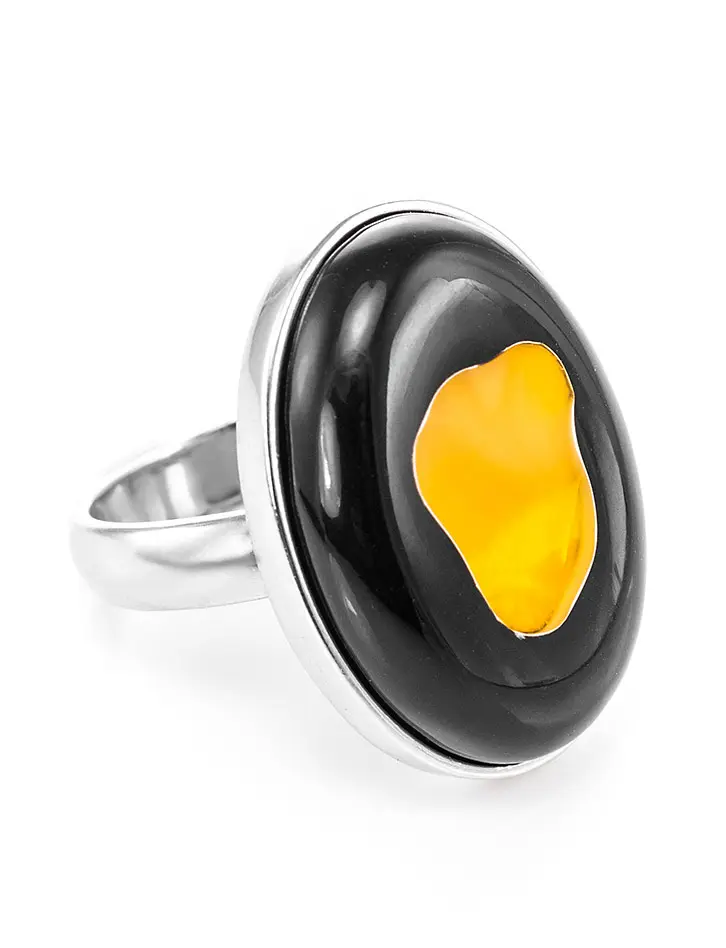 картинка Яркое кольцо «Пантера» из серебра с натуральным балтийским янтарём в онлайн магазине