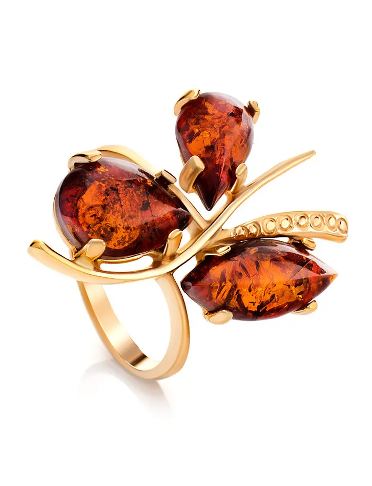 картинка Нарядное кольцо из позолоченного серебра с янтарём коньячного цвета «Магнолия» в онлайн магазине