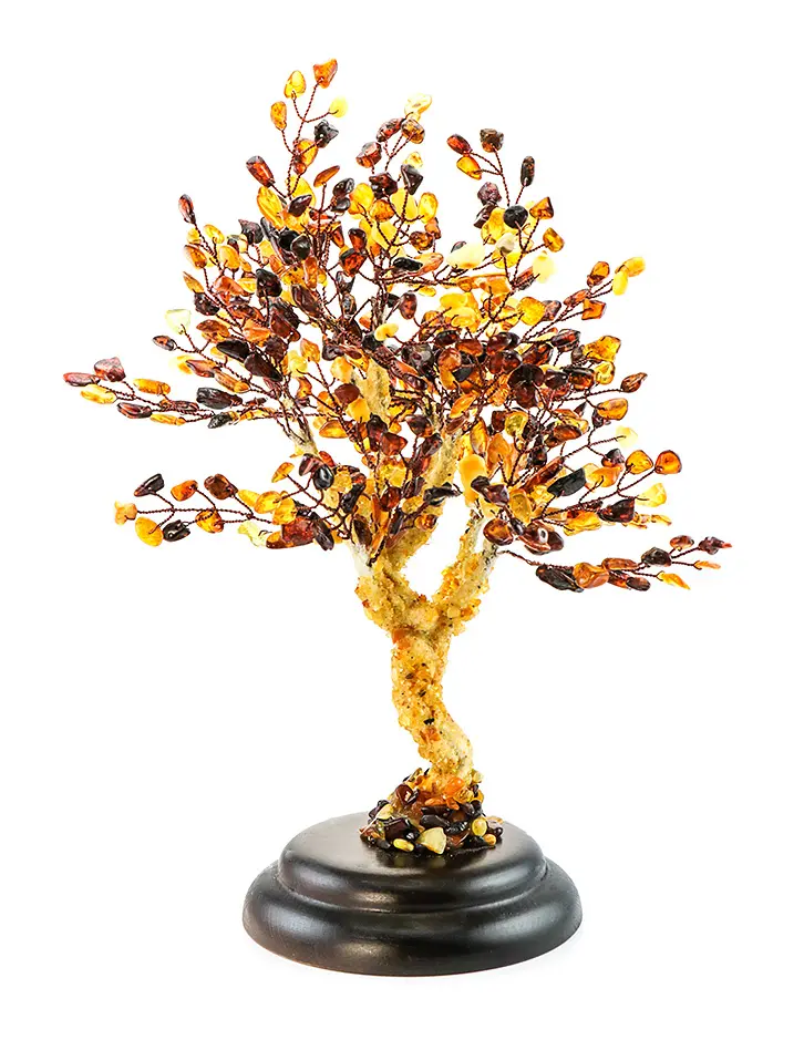 картинка Небольшое пышное дерево из натурального янтаря различных природных оттенков на круглой деревянной подставке в онлайн магазине