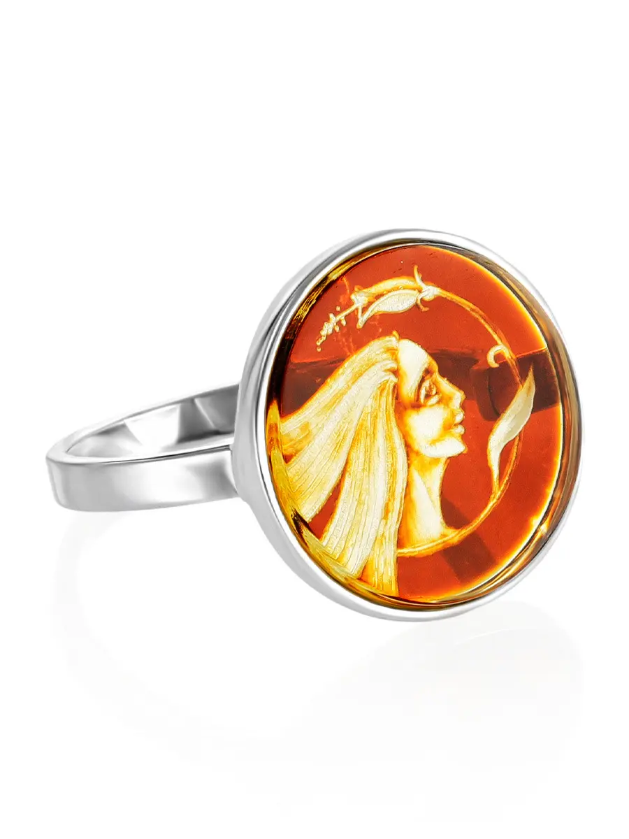 картинка Небольшое круглое серебряное кольцо, украшенное янтарем с инталией «Элинор» в онлайн магазине
