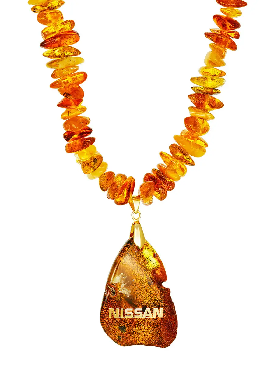 картинка Подвеска на автомобильное зеркало из натурального янтаря с логотипом «Ниссан» в онлайн магазине