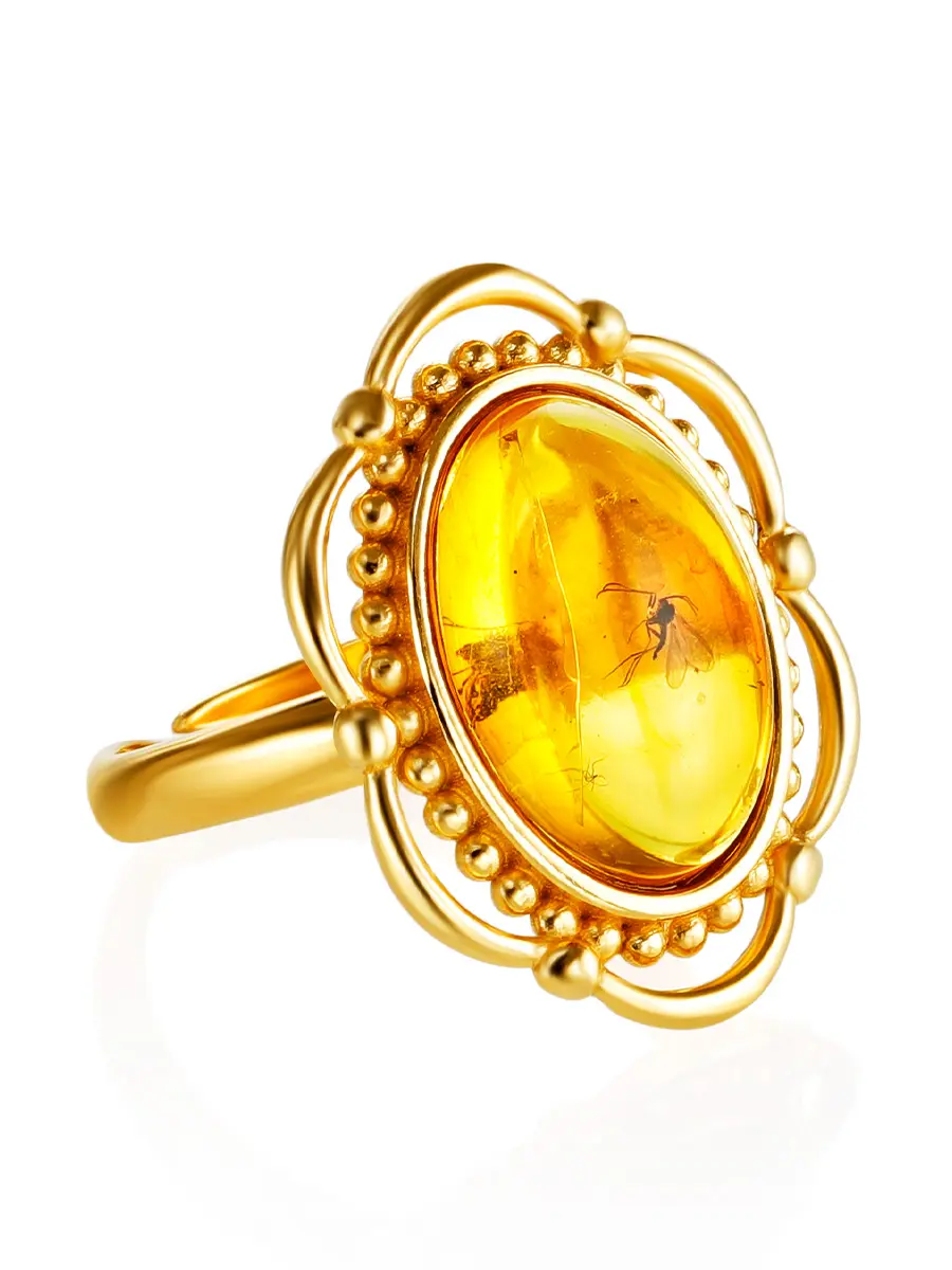 картинка Неповторимое кольцо «Клио» из золочённого серебра и янтаря с инклюзом в онлайн магазине