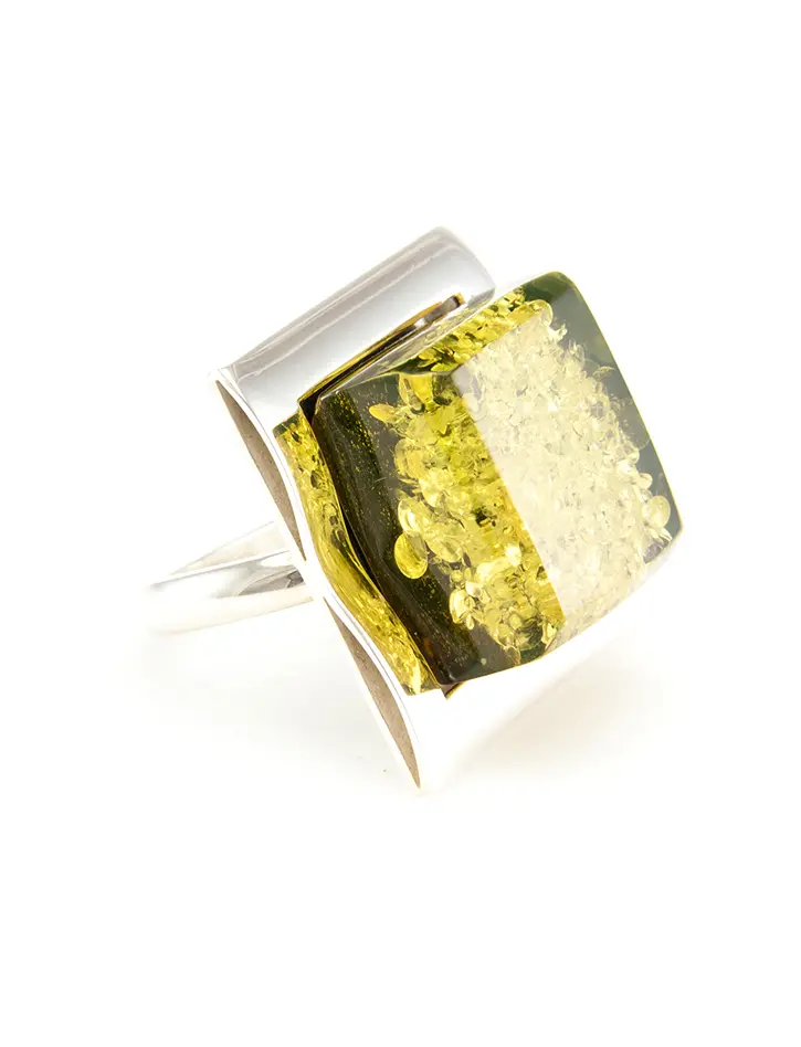 картинка Роскошное кольцо «Жаклин» из натурального балтийского янтаря зелёного цвета и серебра в онлайн магазине