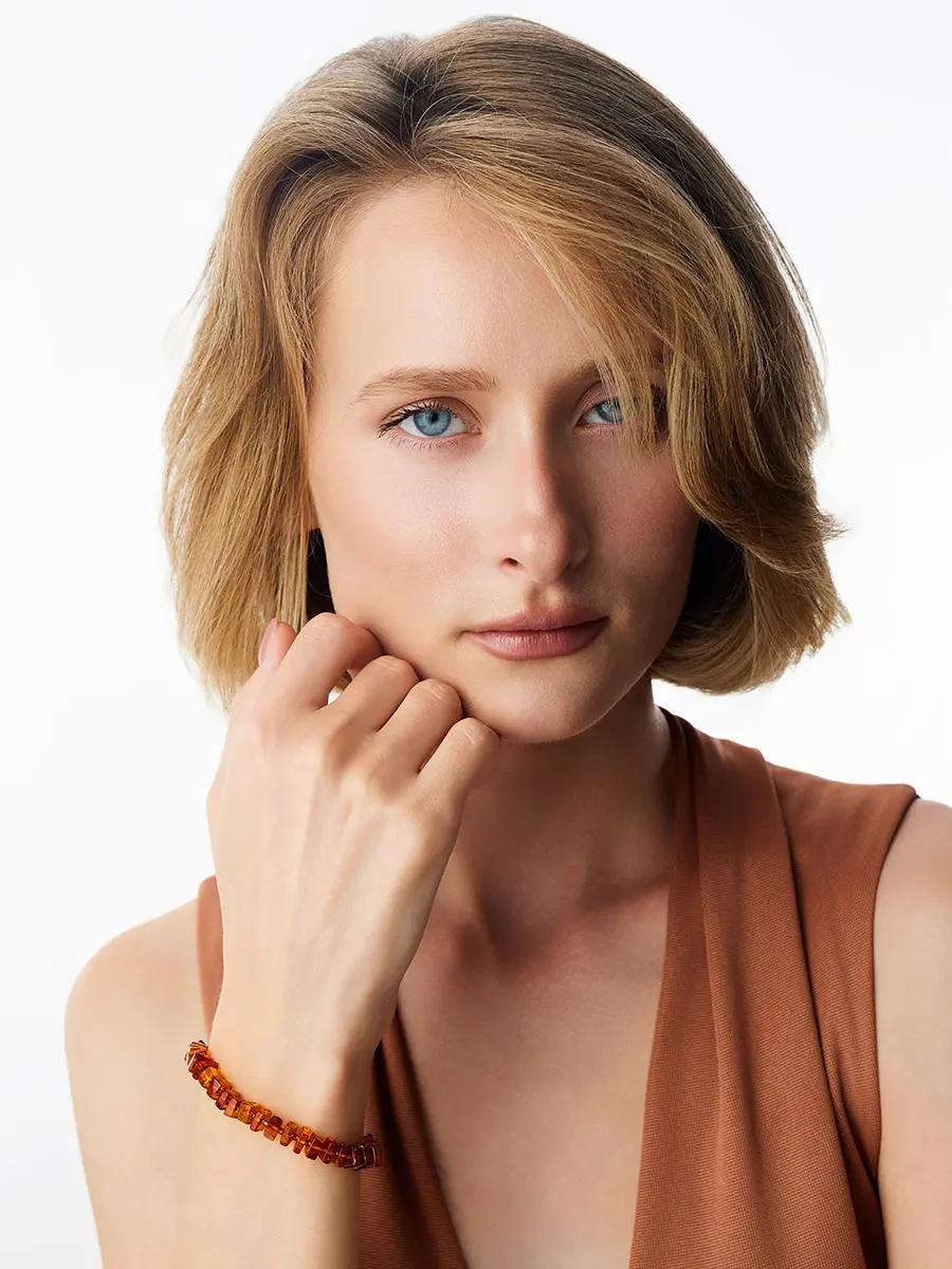 картинка Переливающийся браслет из натурального гранёного янтаря в онлайн магазине