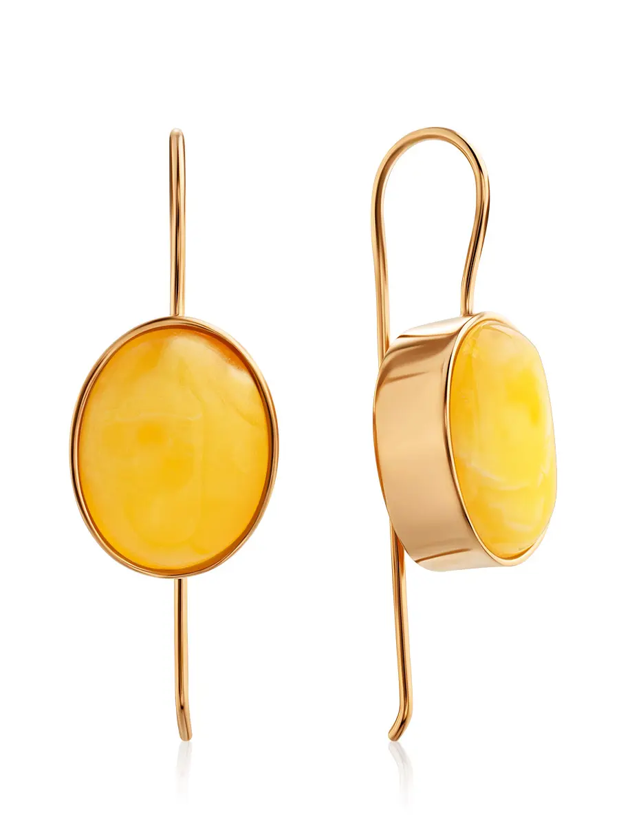 картинка Серьги-крючки из позолоченного серебра с вставкой из цельного ярко-медового янтаря «Притяжение» в онлайн магазине