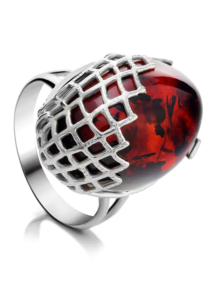 картинка Яркое серебряное кольцо с янтарём вишнёвого цвета «Паутинка» в онлайн магазине