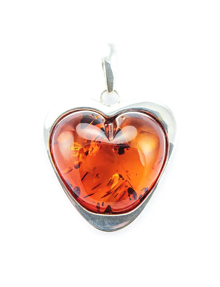 картинка Подвеска в форме сердца из крупного цельного янтаря вишневого цвета в серебре в онлайн магазине