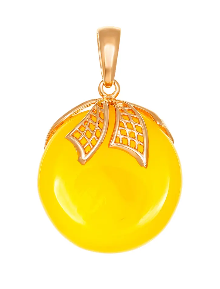 картинка Очаровательный круглый кулон из натурального ярко-медового янтаря в золоченном серебре «Версаль» в онлайн магазине