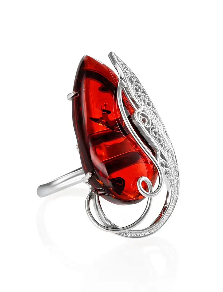 картинка Великолепное серебряное кольцо с натуральным янтарем вишнёвого цвета «Крылышко» в онлайн магазине