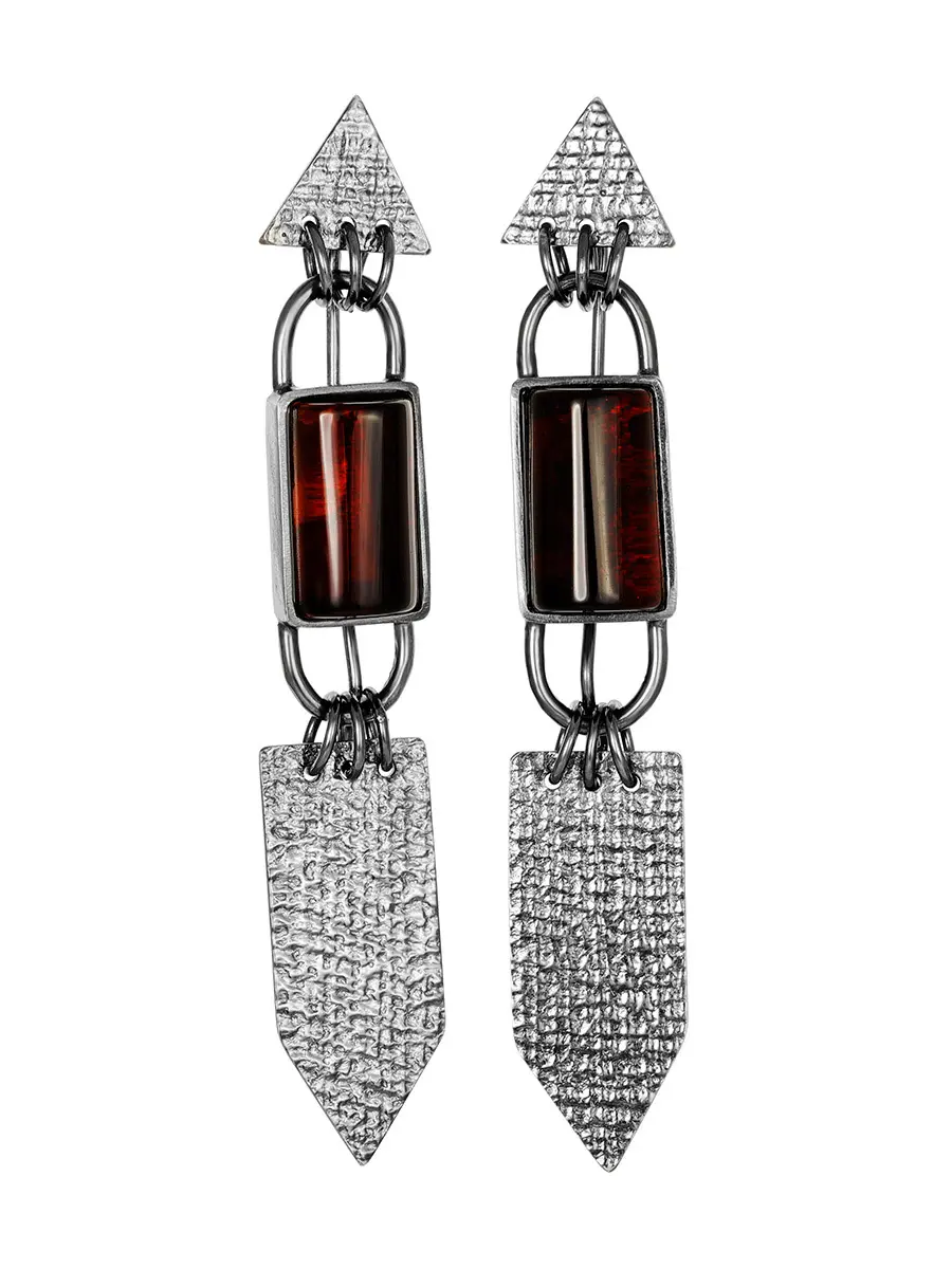 картинка Стильные серьги из чернёного серебра и насыщенно-вишневого янтаря «Канкун» в онлайн магазине