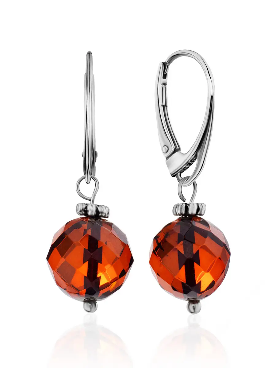 картинка Серьги с гранёнными янтарными шариками-подвесками «Шар алмазный вишнёвый» в онлайн магазине