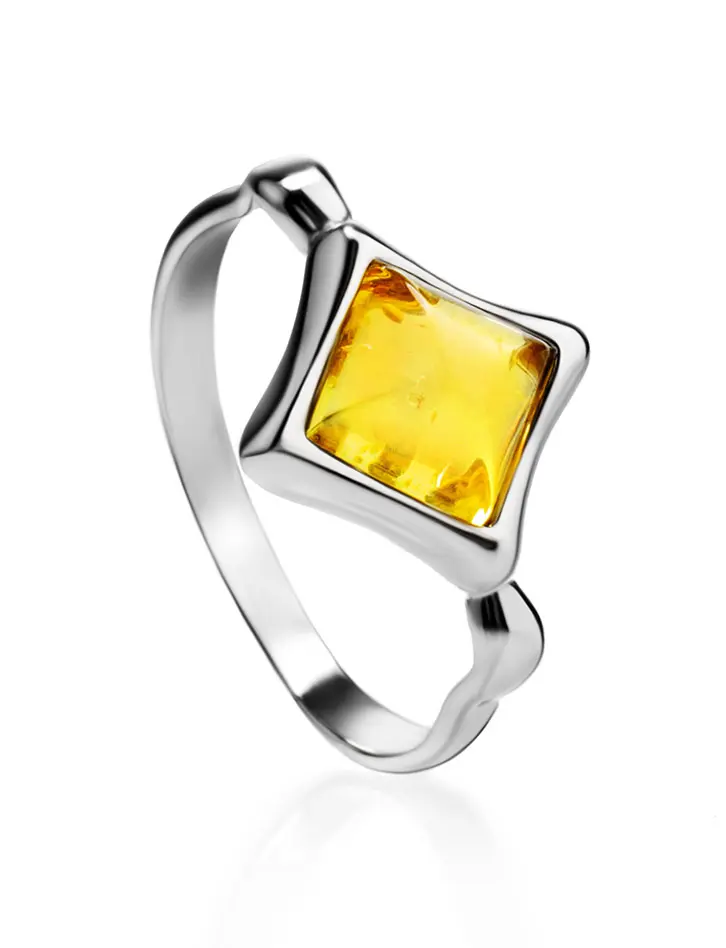 картинка Нежное кольцо из серебра со вставкой из натурального балтийского лимонного янтаря «Вега» в онлайн магазине