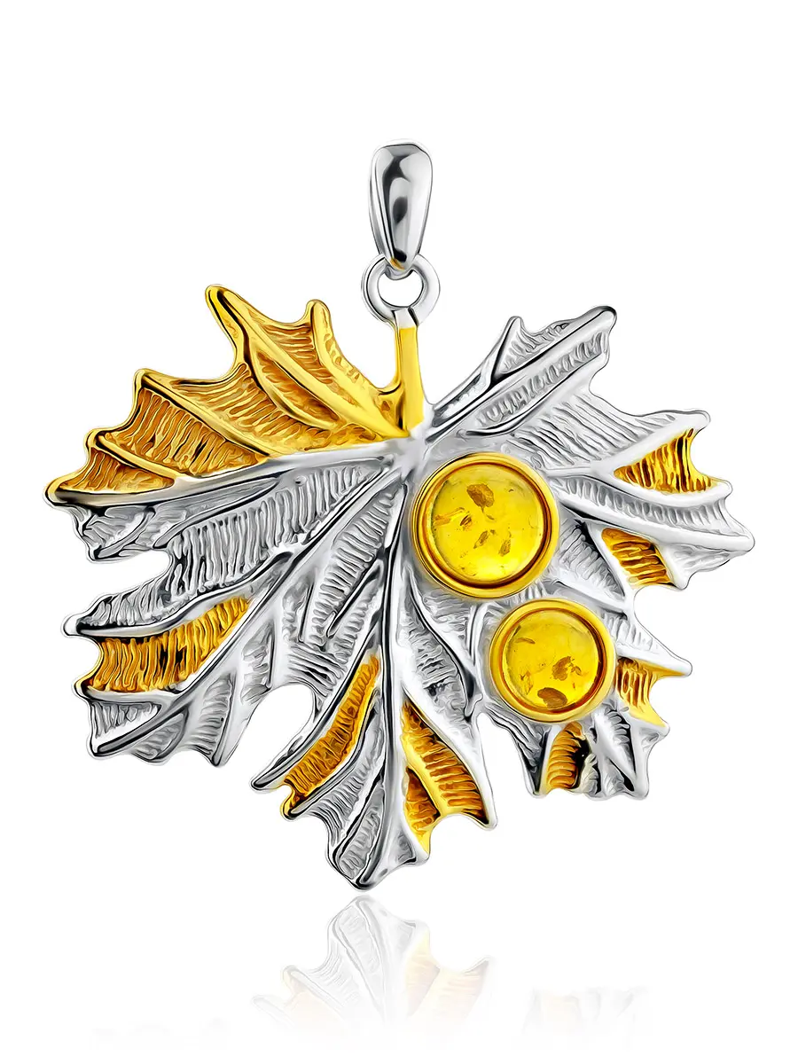 картинка Крупная подвеска-листочек из серебра с позолотой, украшенная янтарём «Канада» в онлайн магазине
