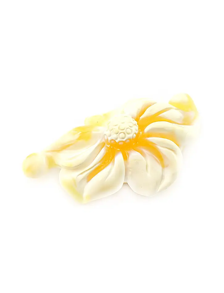 картинка Резьба по янтарю молочно-медового цвета с уникальной пейзажной текстурой «Цветок» в онлайн магазине
