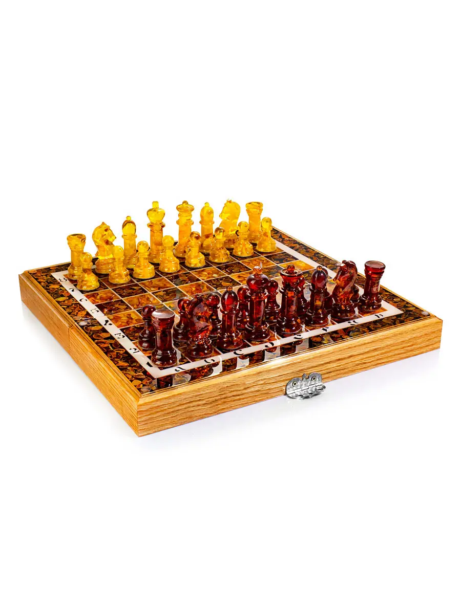 картинка Набор для игры в шахматы из дерева и натурального янтаря в подарочном чемодане в онлайн магазине