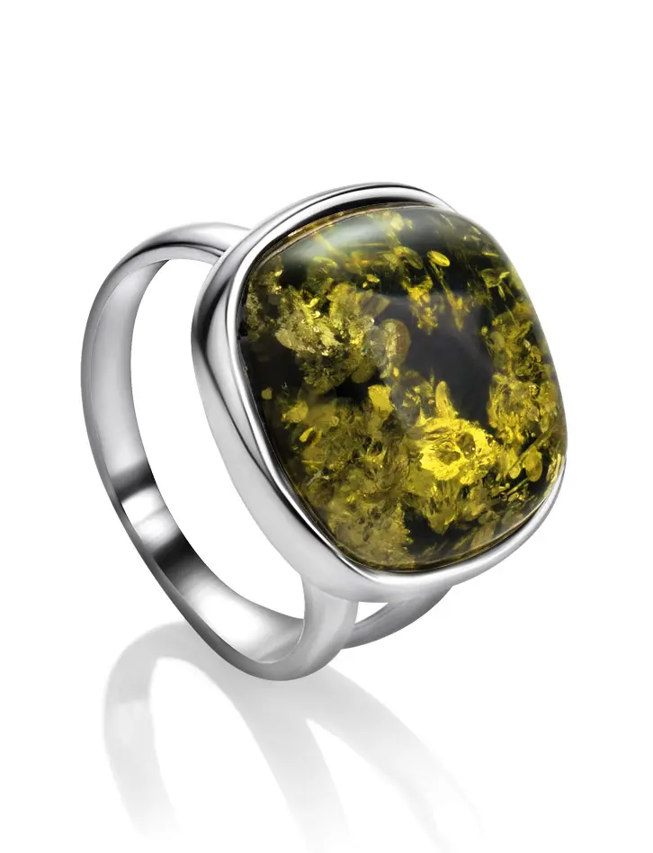 картинка Яркое искрящееся кольцо из серебра и зелёного янтаря «Копенгаген» в онлайн магазине