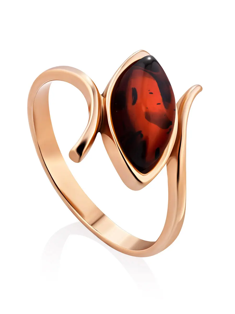 картинка Изящное позолоченное кольцо с натуральным янтарём вишнёвого цвета «Адажио» в онлайн магазине