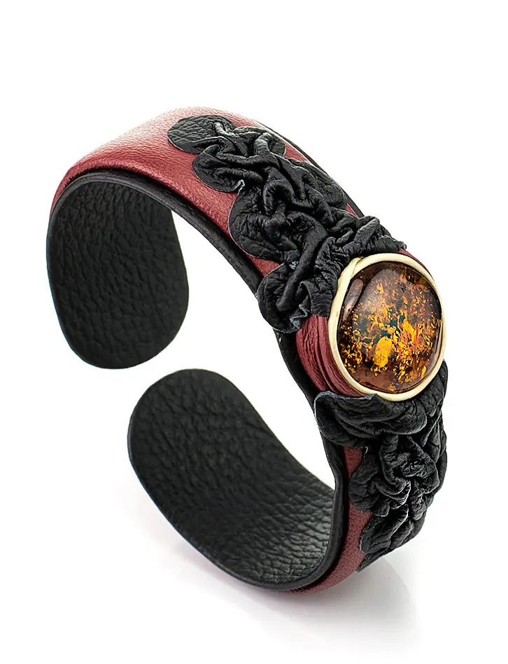 картинка Стильный кожаный браслет, украшенный искрящимся янтарём «Амазонка» в онлайн магазине