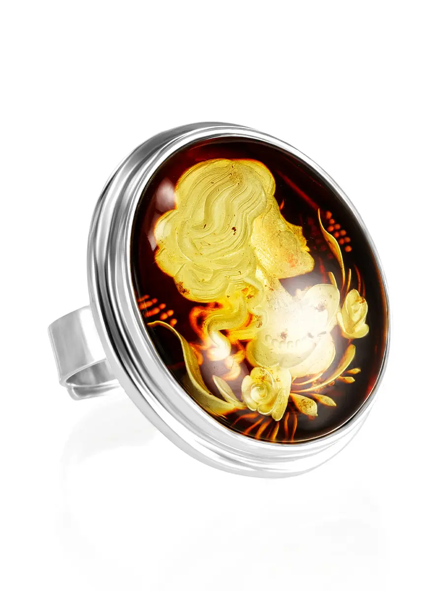 картинка Крупное кольцо из серебра и натурального янтаря с резьбой-инталией «Элинор» в онлайн магазине