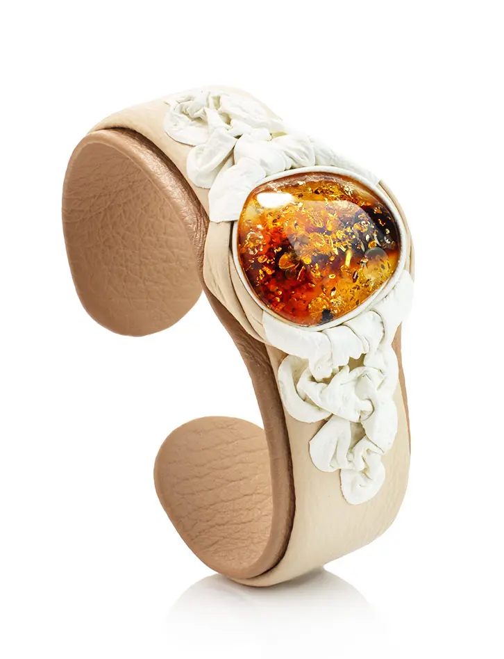 картинка Стильный браслет из натуральной кожи со вставкой из переливающегося янтаря «Амазонка» в онлайн магазине