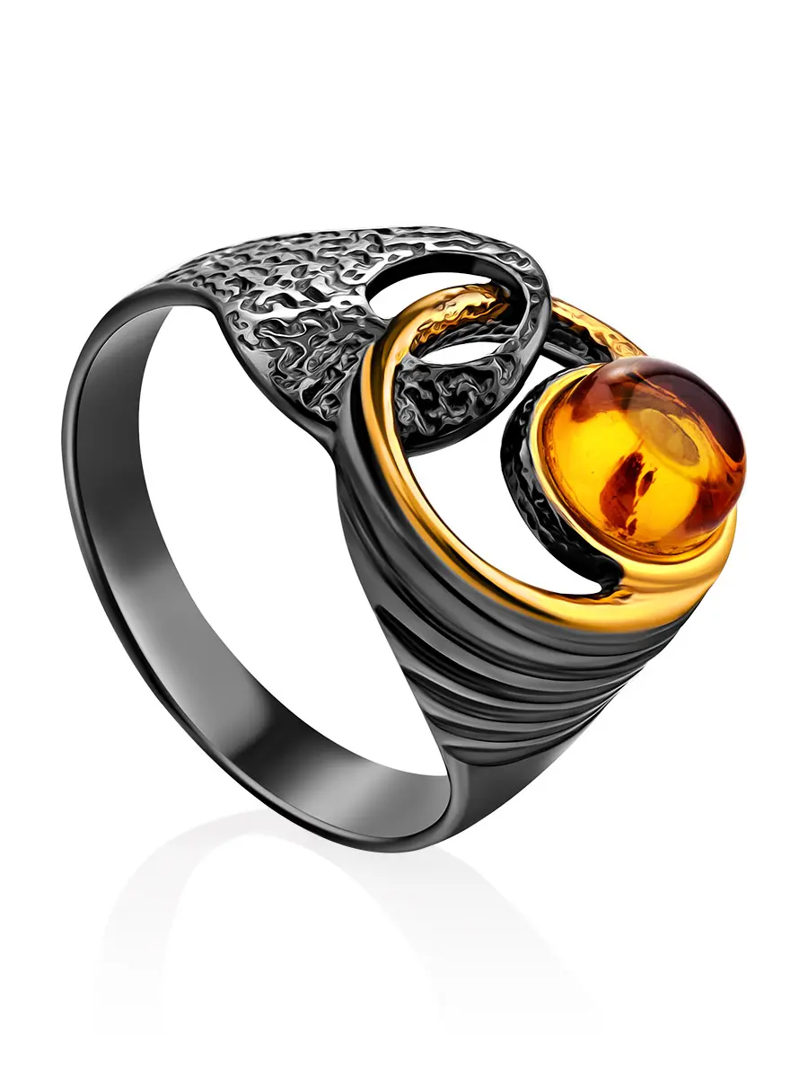 картинка Стильное кольцо из чернёного серебра с янтарём золотистого оттенка «Глория» в онлайн магазине