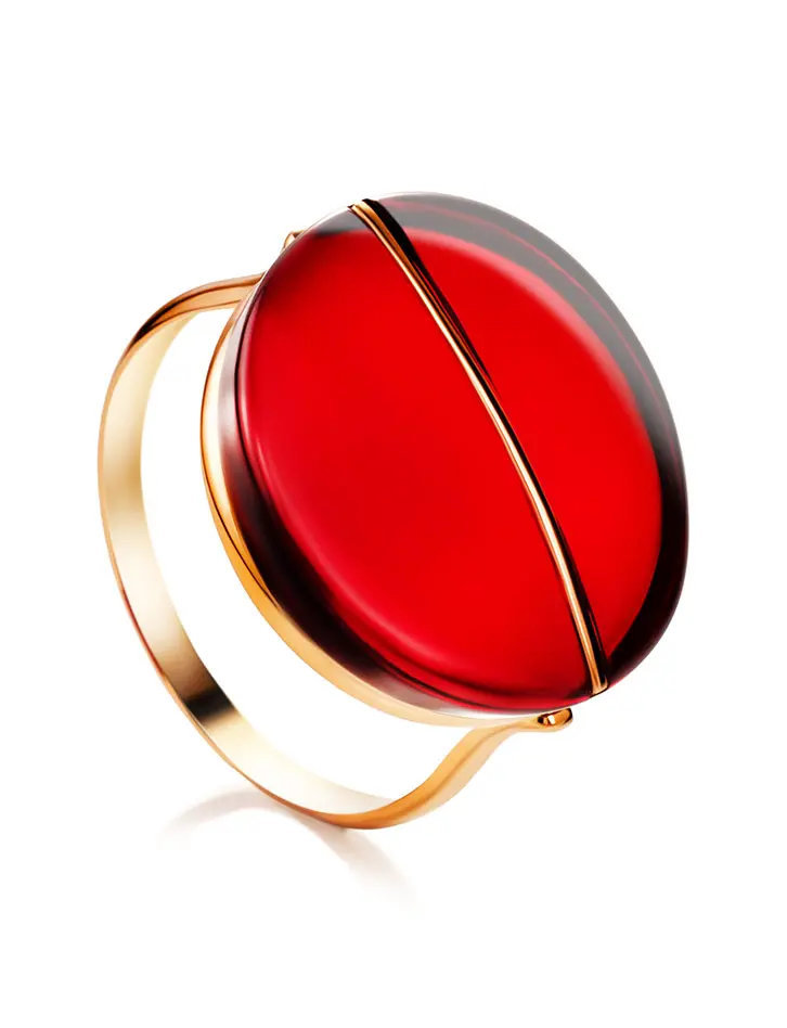 картинка Золотое кольцо «Сангрил» с круглой вставкой из красного янтаря в онлайн магазине