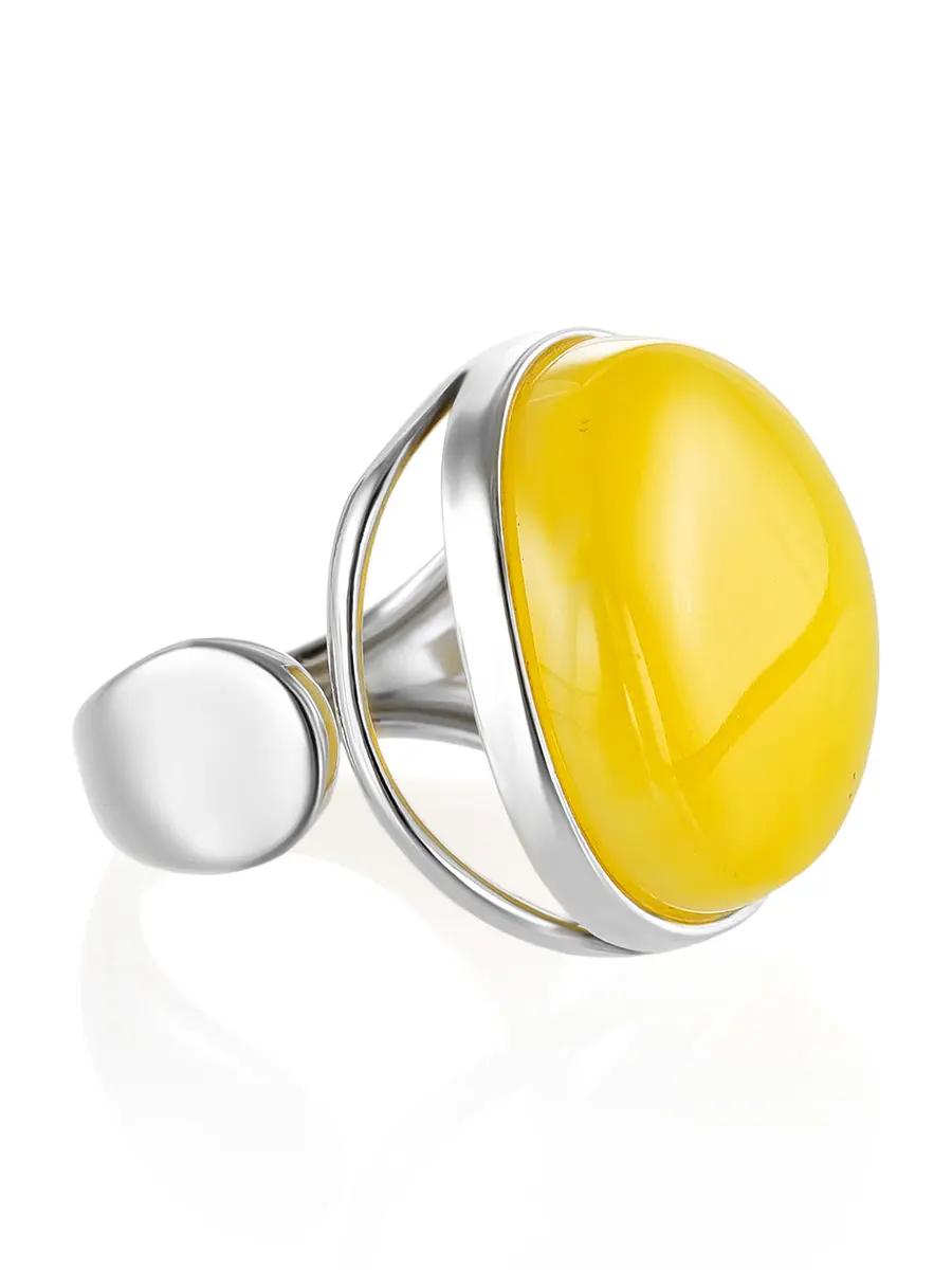 картинка Кольцо из серебра 925 пробы с натуральным медовым янтарем «Глянец» в онлайн магазине